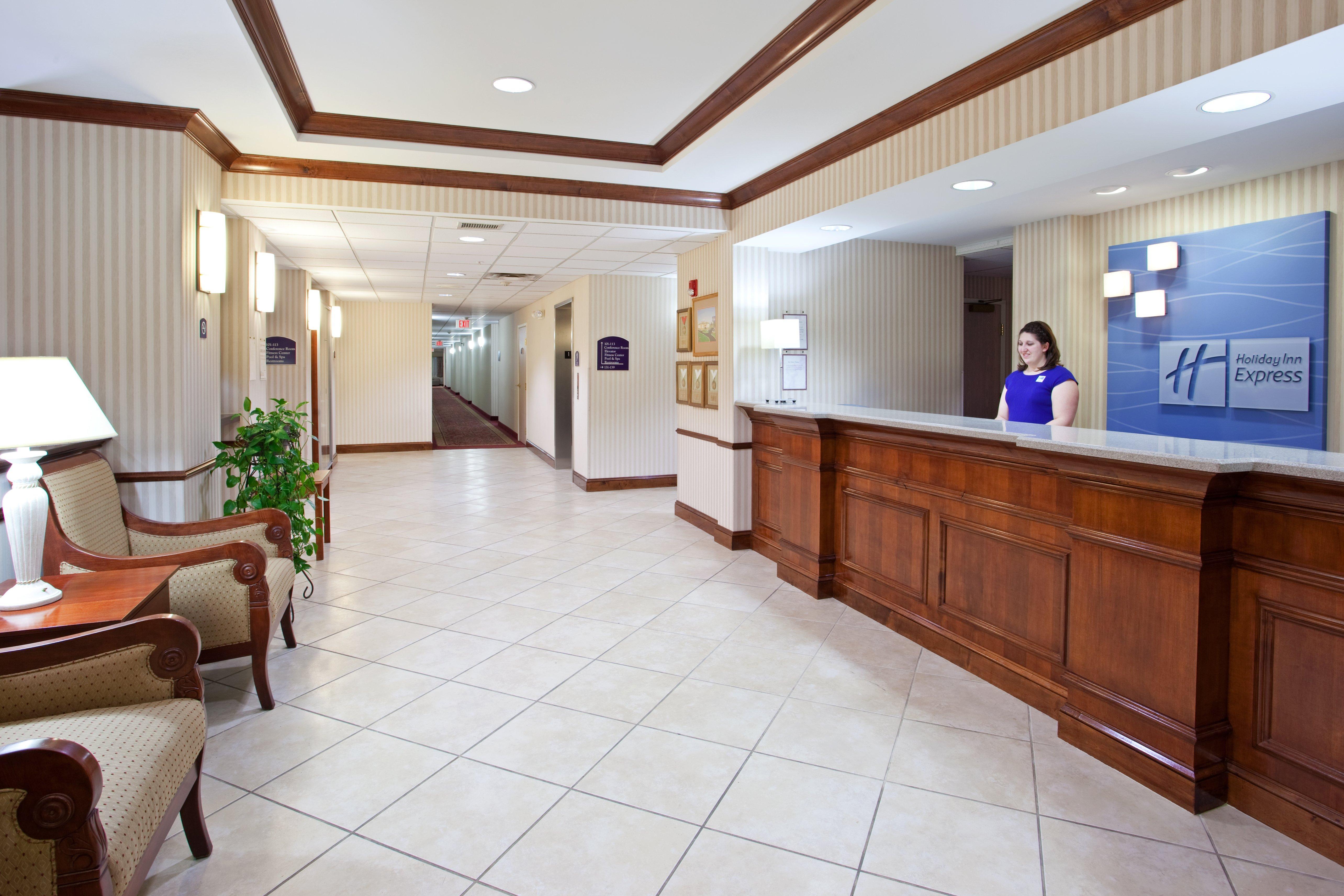 Holiday Inn Express Hotel & Suites Marion By Ihg Exterior foto