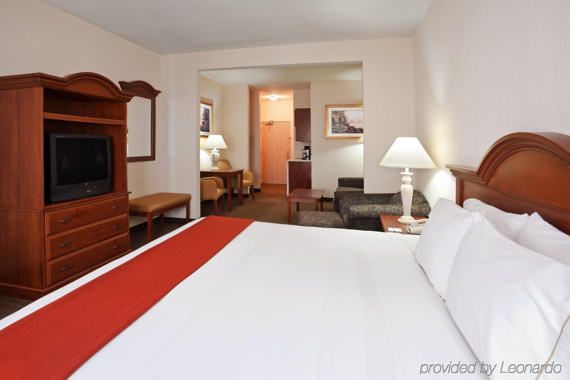 Holiday Inn Express Hotel & Suites Marion By Ihg Habitación foto
